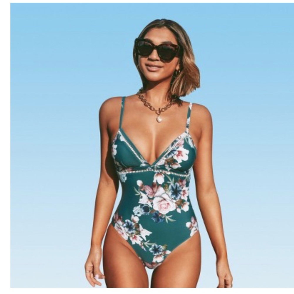 NEW WITH TAGS!! Cupshe Green One Piece